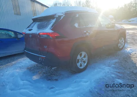 2019 Toyota Rav4 Xle z USA, uszkodzony, nr VIN JTMP1RFV4KD039981